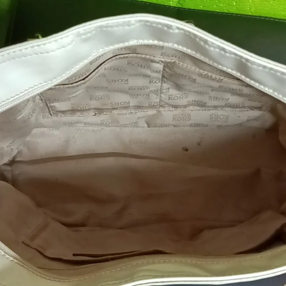 Michael Kors Gold and White Tote Bag with Structured Design - Picture 4 of 5